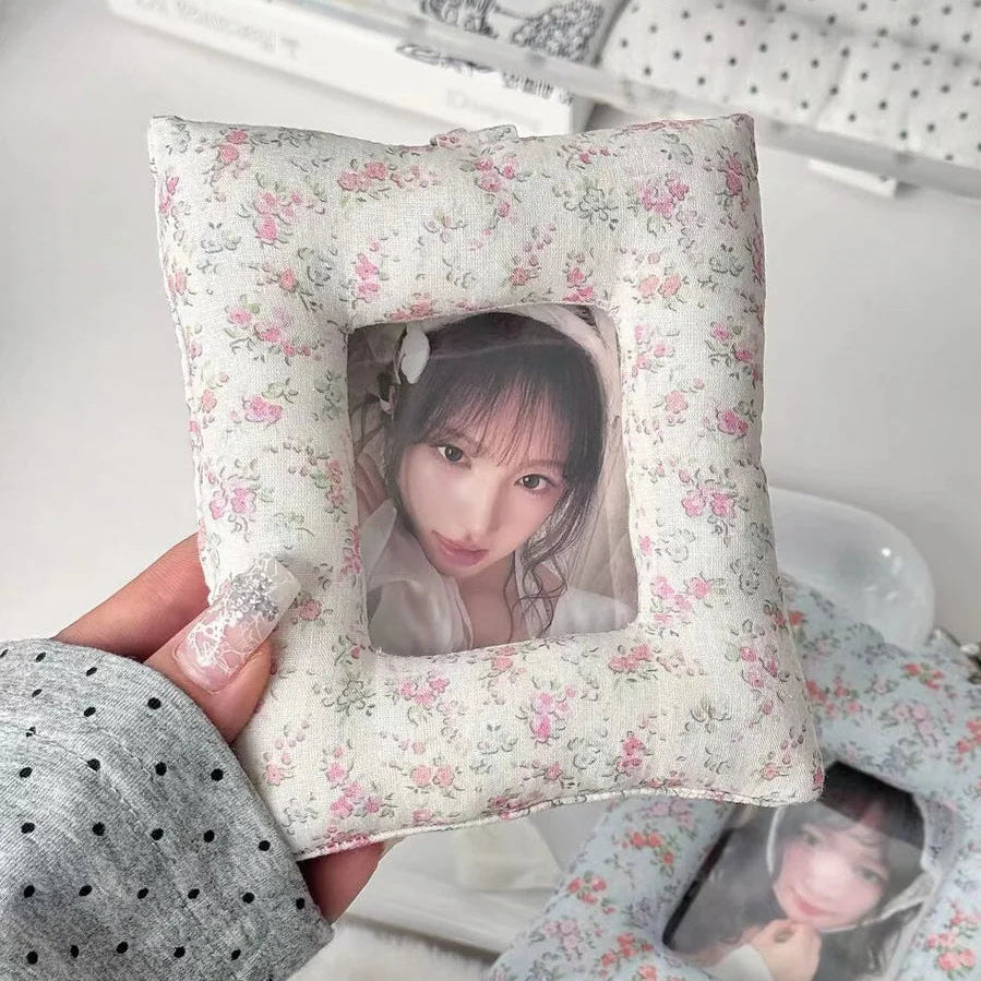 Mandu Deco - Vintage Floral Puff Photocard Holder - White